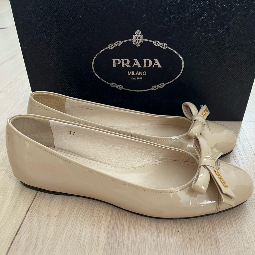 Prada patent nude ballet flat shoes Size 37